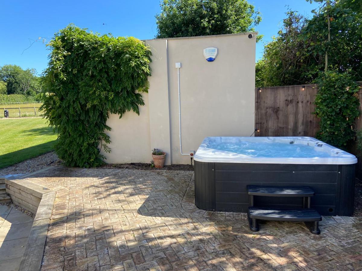 Large Country House - Hot Tub - Pool Table - Bbq - 5 Bedrooms - Log Burner Three Legged Cross Exterior foto